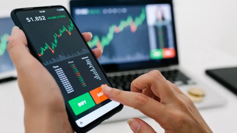 Immagine di confronto tra investimento e trading di criptovalute: qual è quello giusto per te? | 1y_iOLCjm9Ysp1eVewv0FWw-DzTechs