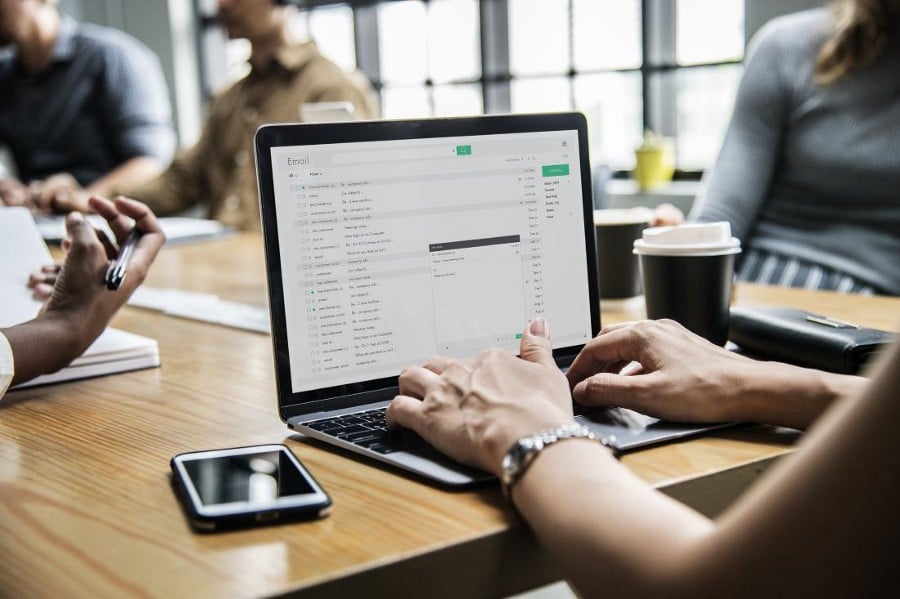Image des erreurs courantes à surveiller dans les e-mails professionnels | 1UplRaqOiFkjGQJtTkeHr7g-DzTechs