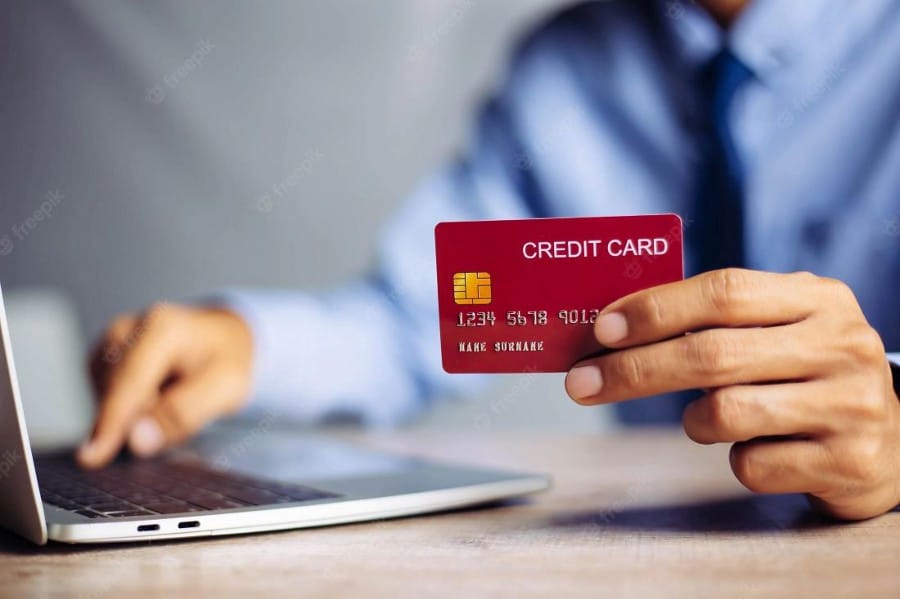 Imagen de Comparación entre tarjetas de crédito y débito: ¿Cuál es más segura para comprar online? | 1cnm_maM5EGFafc2IcmAzig-DzTechs