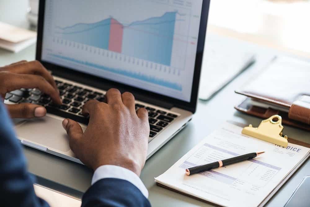 Immagine dei pro e dei contro della creazione di un budget per le spese aziendali in Excel | 1IHFm_HHp6HAcyDbr_VSfnA-DzTechs