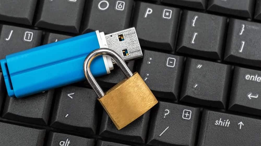 Изображение антивирусного USB-накопителя, контролирующего наличие или отсутствие защиты от записи | 1blAK8HZtEoPPei7mLJDYFw-DzTechs