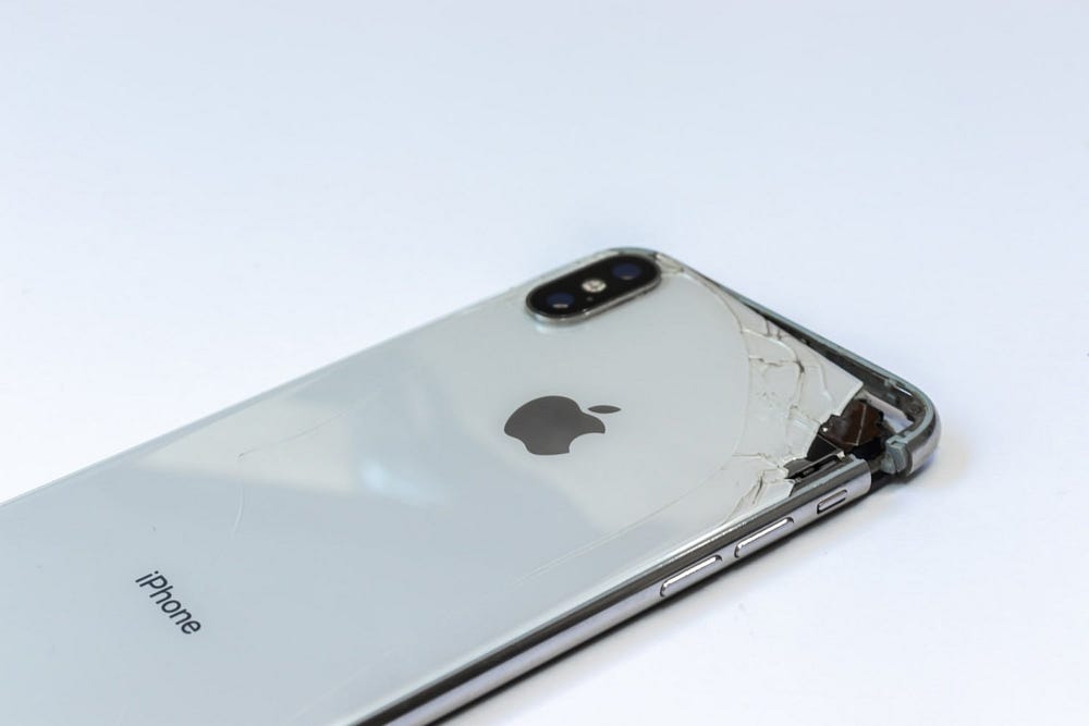 Obrazek z oznakami wskazującymi, że nadszedł czas na wymianę iPhone'a | 1n1t5TCIAQ_am4RMznV9D2A-DzTechs