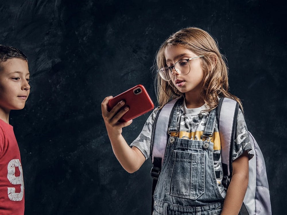 Obrazek: Czy konfigurujesz pierwszy telefon swojego dziecka? Wskazówki, jak go zabezpieczyć | 1dVoSEG0OzndJPRlEP7pugQ-DzTechs