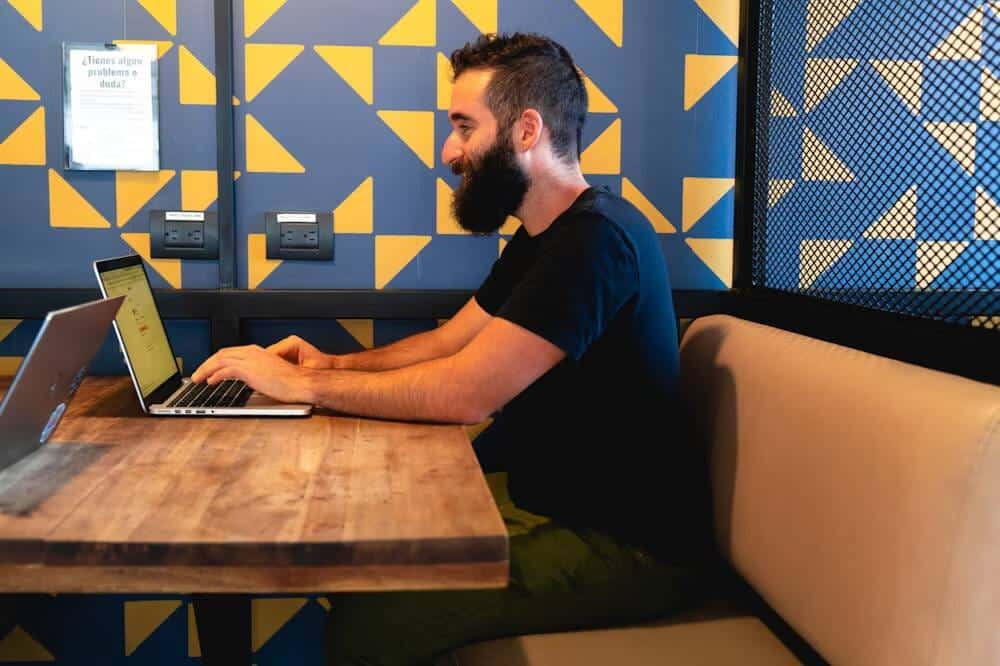 Immagine di Come passare da un lavoro tradizionale a tempo pieno a un lavoro freelance | 1ww8Y1iAl7LEud8V292vh2w-DzTechs