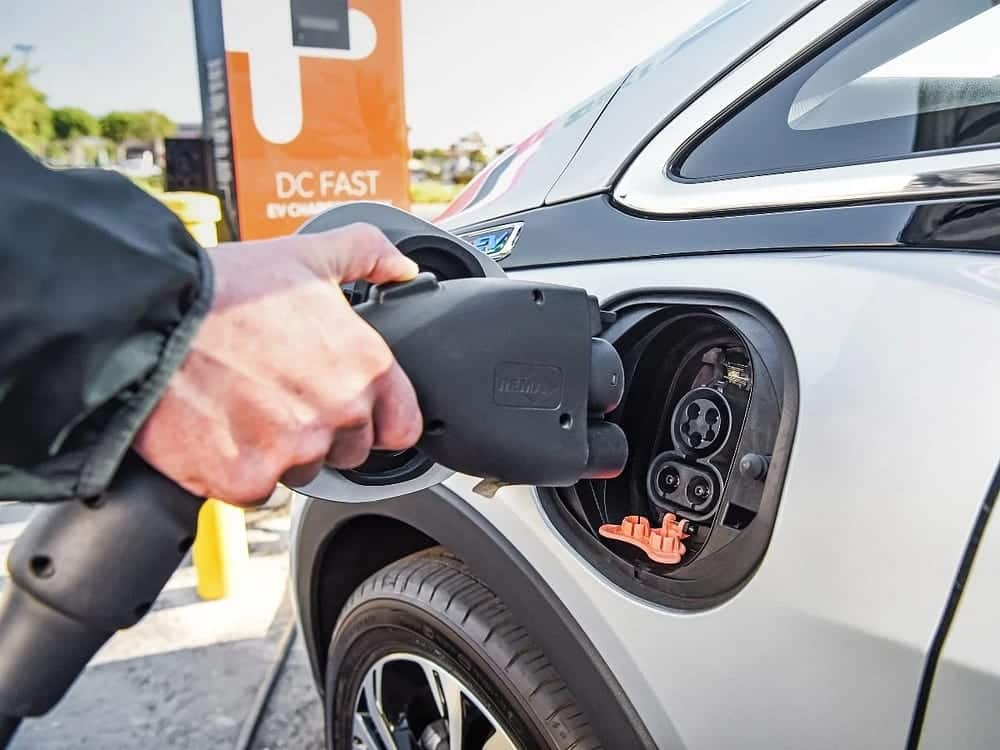 Immagine di Che cos'è il sistema di tariffazione combinata (CCS)? Lo standard di ricarica rapida più comune per i veicoli elettrici | 11bNCdbON5IpUA9b_ZaLpFg-DzTechs