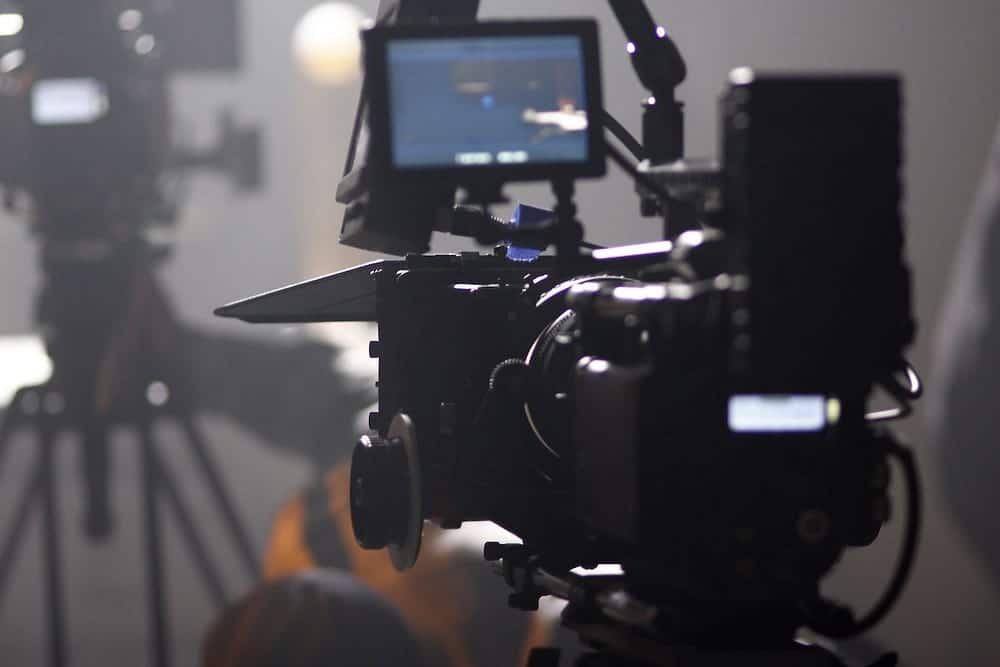 Φωτογραφία του What are A-Roll Shots; Και πώς οι χρήστες του YouTube μπορούν να τα χρησιμοποιήσουν αποτελεσματικά | 16klhOzTxpw-Ltnvhbr0qZw-DzTechs