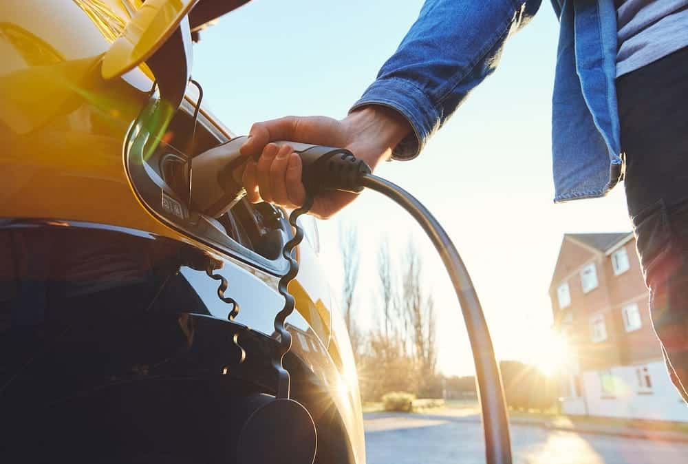 Immagine dei motivi per cui conviene noleggiare un'auto elettrica prima di acquistarla | 1Y_PagoqsApBUwkfX0TwJBA-DzTechs