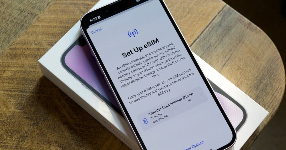 Obrazek: Czy iPhone 15 ma kartę eSIM? Oto, co powinieneś wiedzieć | 1c_cvHE2dsb3sYazZSZRBXw-DzTechs