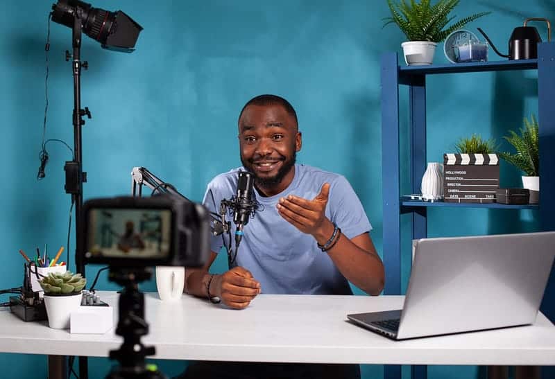 Immagine dei principali vantaggi della scelta del vlogging: perché i podcaster lo preferiscono? | 1rGC4TrE7qIByEvCZpo9USg-DzTechs