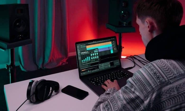 Immagine di come migliorare la qualità della produzione musicale utilizzando le migliori pratiche invece delle tecniche di produzione standard | 1KBhKtjlIex5s3yIiRwf6Wg-DzTechs