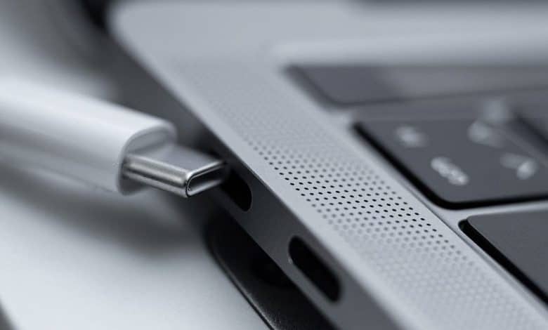 Изображение того, как исправить проблемы с зарядкой USB-C на ноутбуке с Windows | 1c21r6cyekgmFqj-JYuYqxw-DzTechs