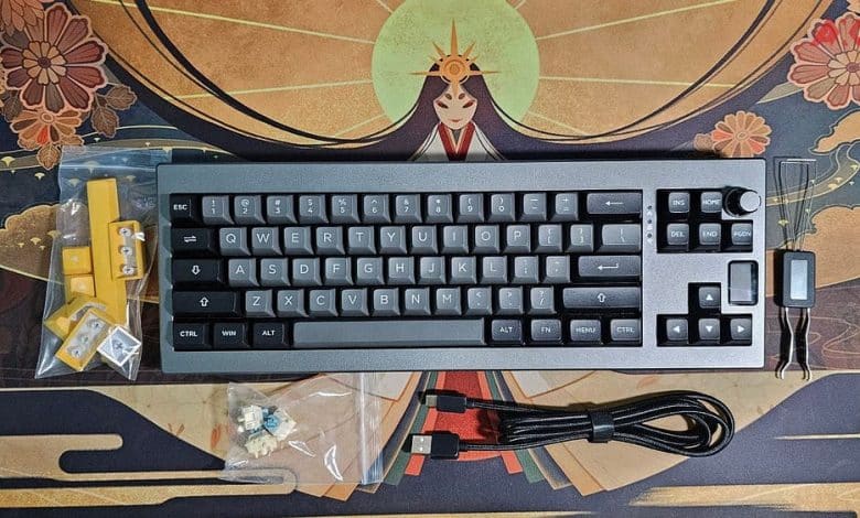 Ein Bild einer Rezension der eleganten und kompakten mechanischen Tastatur Epomaker Shadow-X | 1Z698SDKz7TUxlU0BqNLPAw-DzTechs