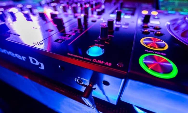 市面上最佳 DJ 混音器圖片：最新科技，每位 DJ 的最佳選擇 | 1NM512r9NQSitXVhjRiew2Q-DzTechs