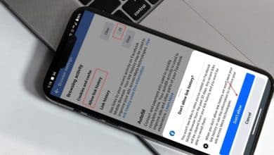 Immagine del motivo per cui non dovresti iscriverti alla cronologia dei collegamenti di Facebook | Telefono Android posizionato su Macbook Visualizzazione delle impostazioni della cronologia dei collegamenti 1280x960-1