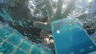 Bild effektiver Schritte zur Rettung eines Telefons oder Tablets, nachdem es ins Wasser gefallen ist | 13egJZ5Vja6GlrwhrZMzw7g-DzTechs