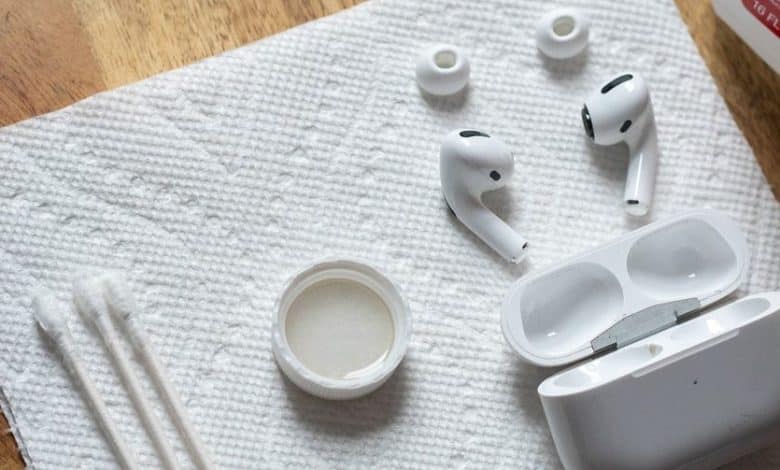 Bild der besten Möglichkeiten, AirPods sicher und effektiv zu reinigen | 1FiC6A8IpVA1pAkrFasPEfg-DzTechs