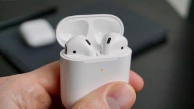 我的 AirPods 狀態指示燈是橘色的嗎？充電盒上的這些顏色代表什麼？ | airpods-2nd-gen-04-10079
