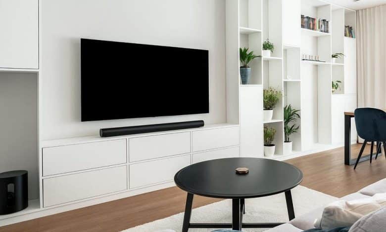 Immagine di Modi semplici per collegare la tua nuova soundbar alla TV | 10oR-yUcQK7NdzwSO3aqVCg-DzTechs