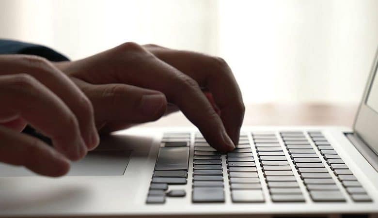 Afbeelding voor Eenvoudige handleiding voor het inschakelen en gebruiken van scrollen met twee vingers op een Windows-laptop | 1aBybuVLRmzf_ToOkYhOtWQ-DzTechs