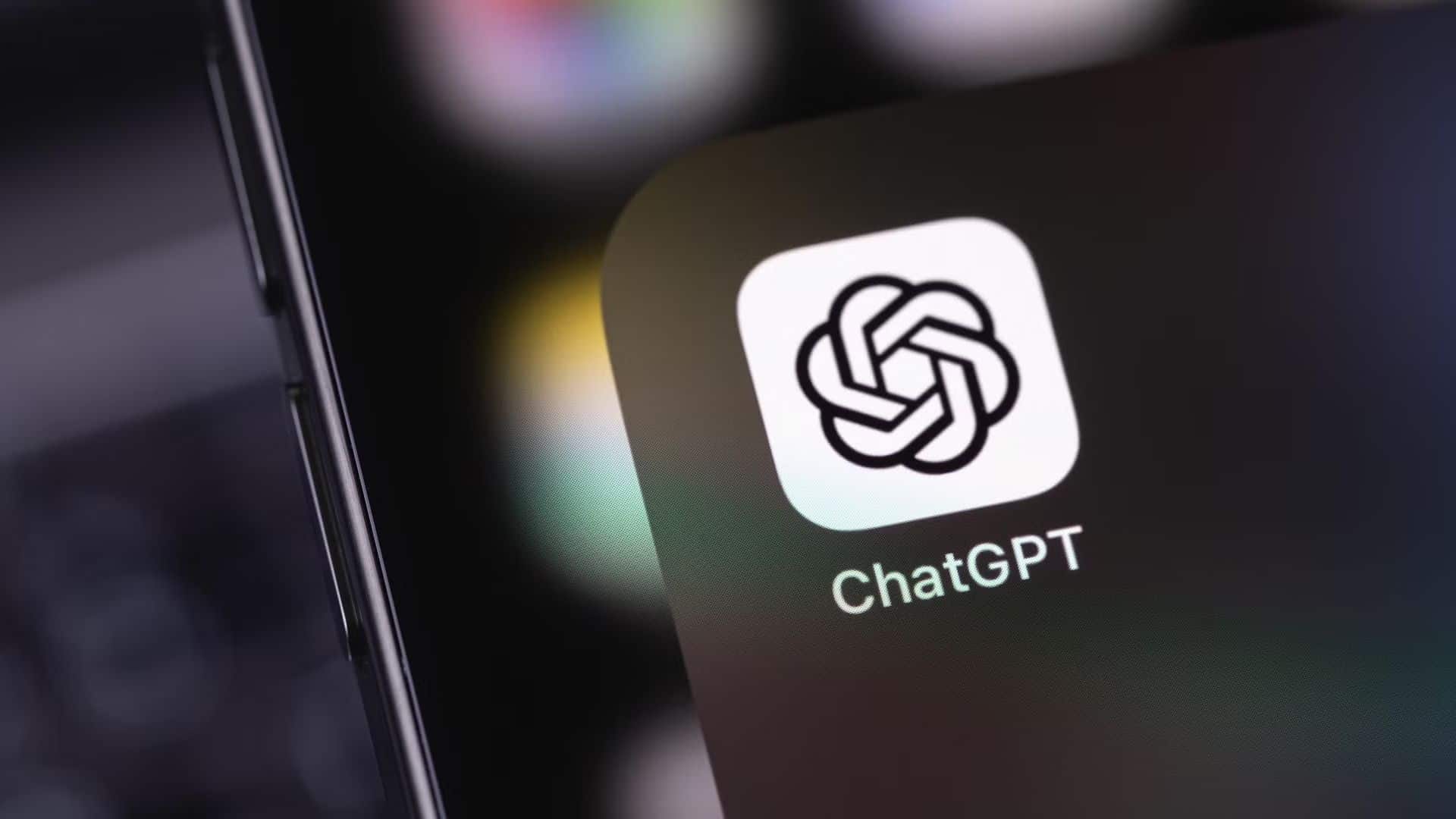 スマートフォン画面上のChatGPTロゴ