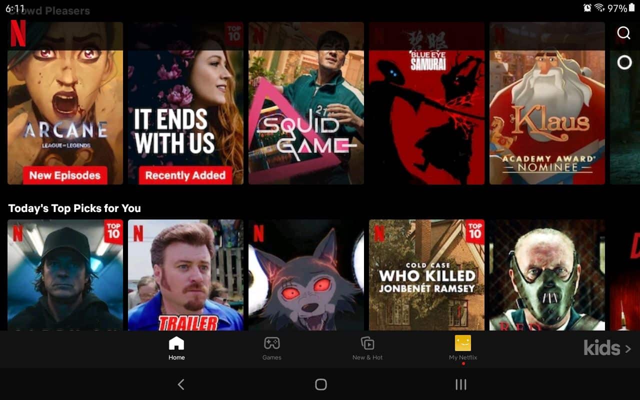 Due file di film e programmi TV su Netflix