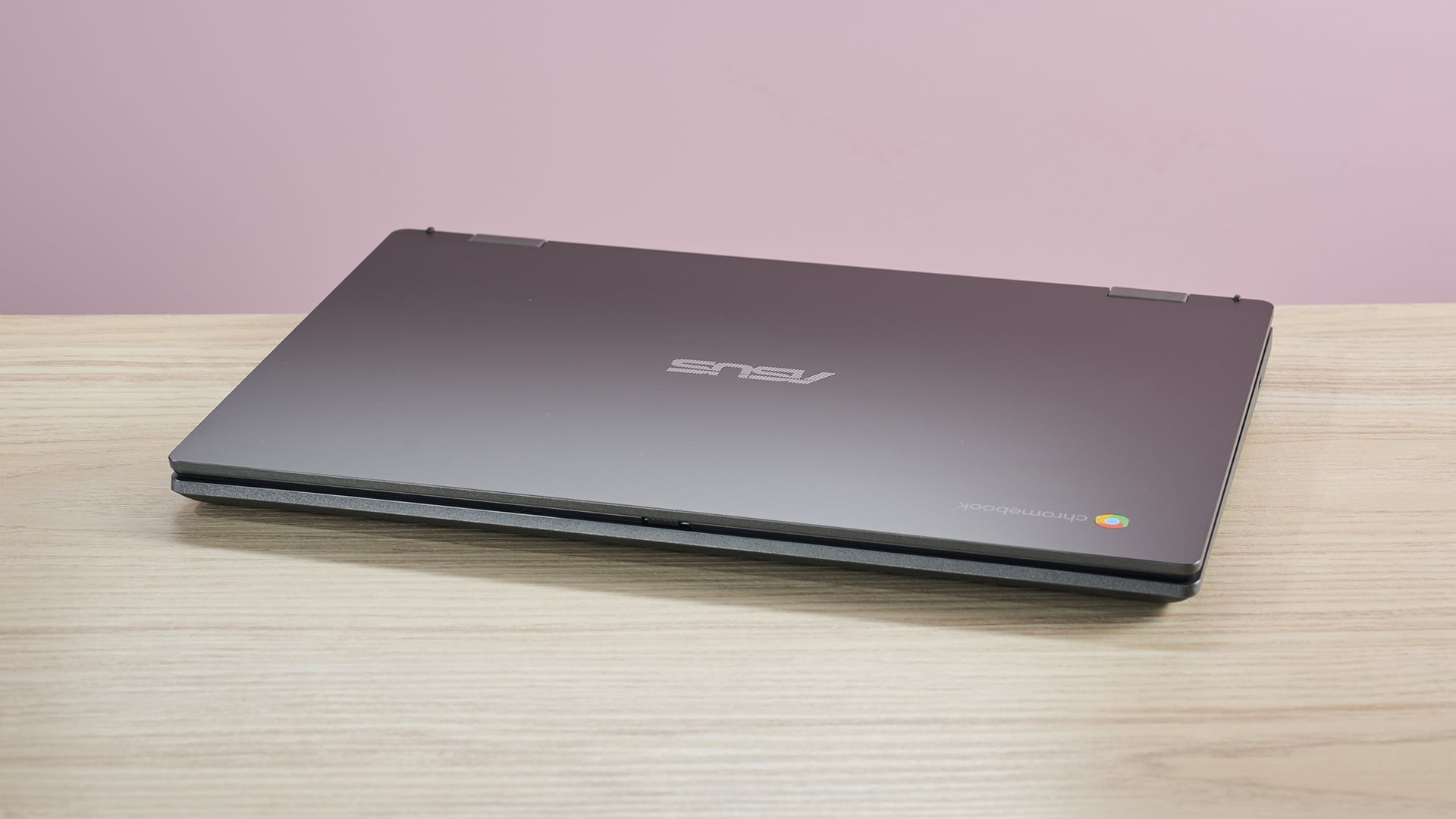 Asus Chromebook CM14 bloccato sulla scrivania