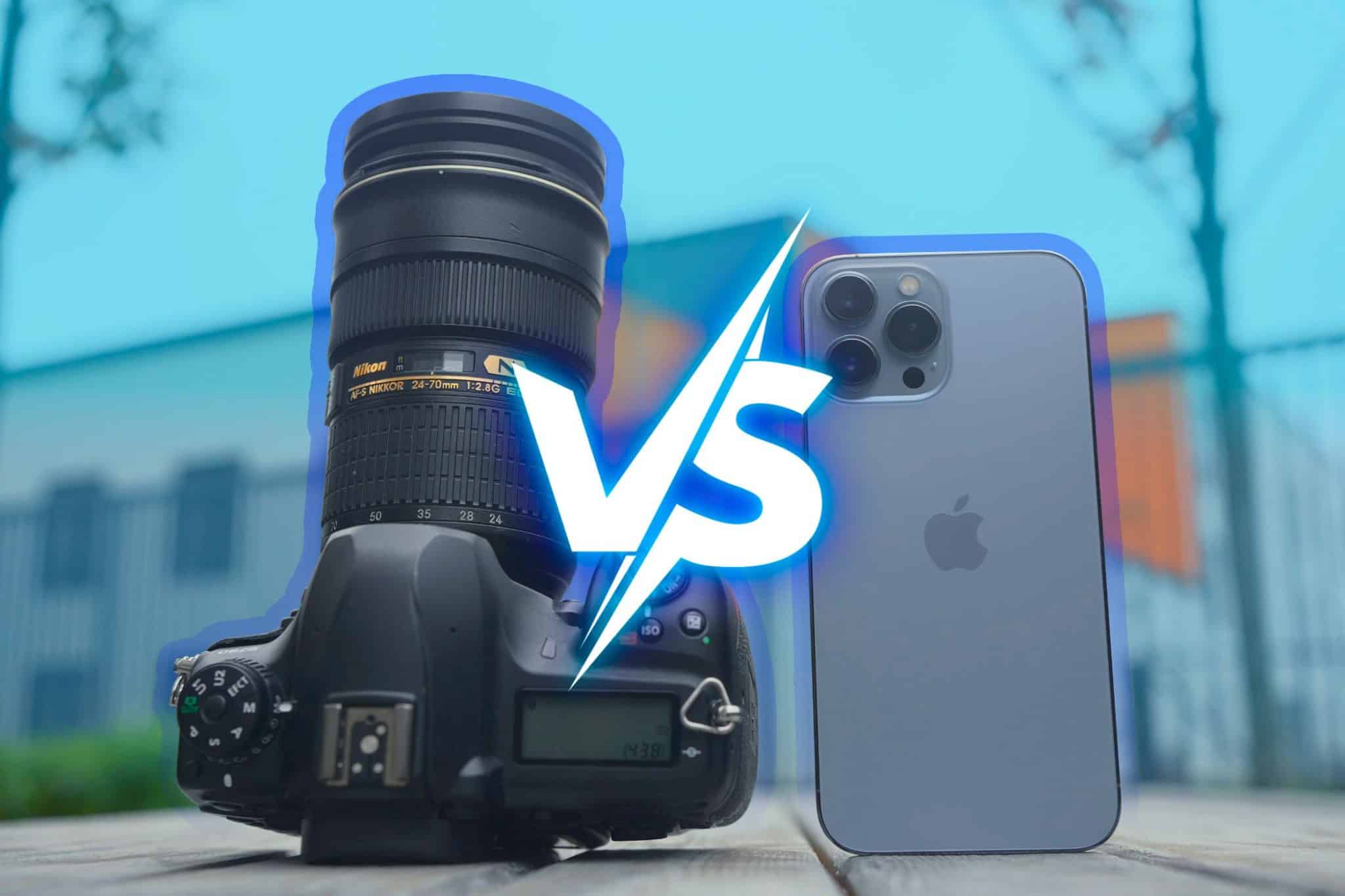 DSLR-camera naast iPhone.