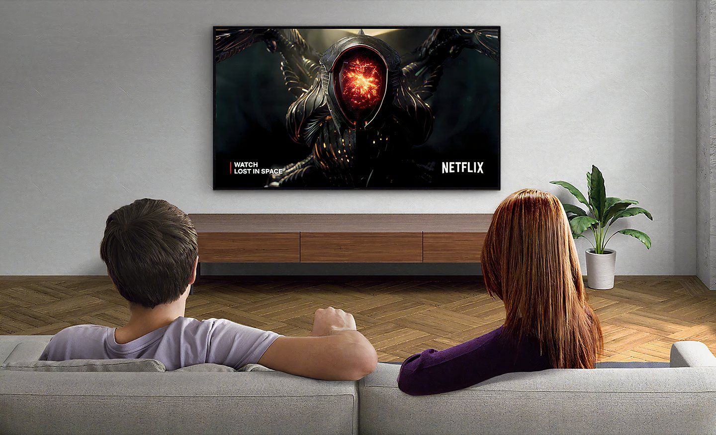Пара смотрит Netflix на телевизоре Sony Bravia MiniLED