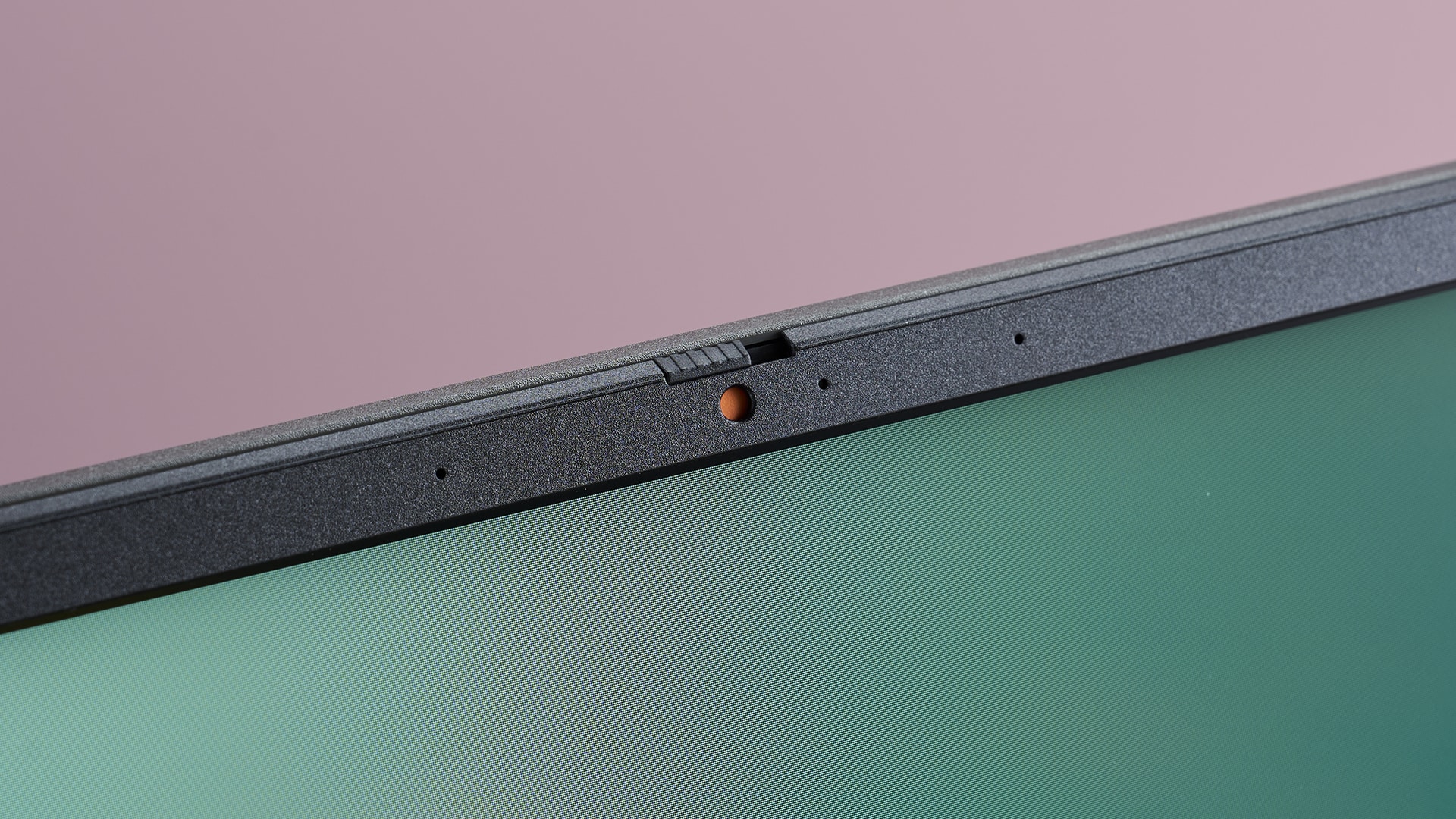 Primo piano della webcam sull'Asus Chromebook CM14