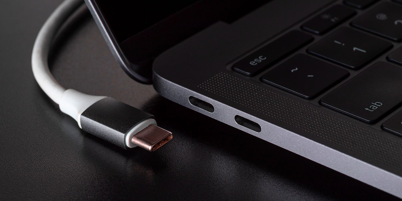 porta di collegamento usb c per laptop con cavo usb c-1