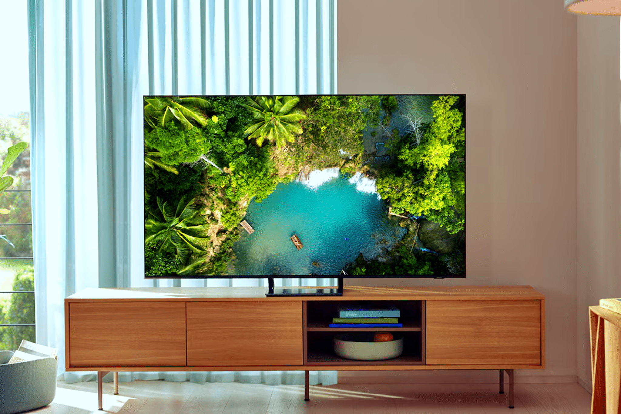 телевизор samsung qled в гостиной