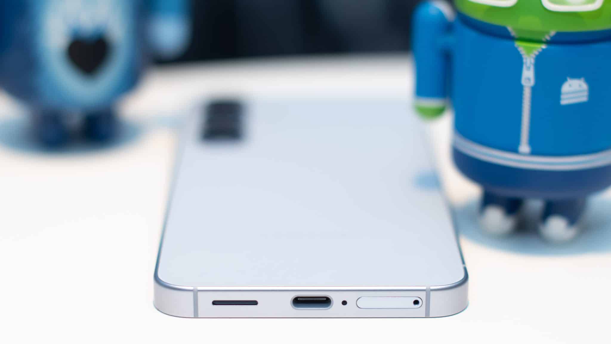 三星 Galaxy S25 底部顯示 USB-C 連接埠