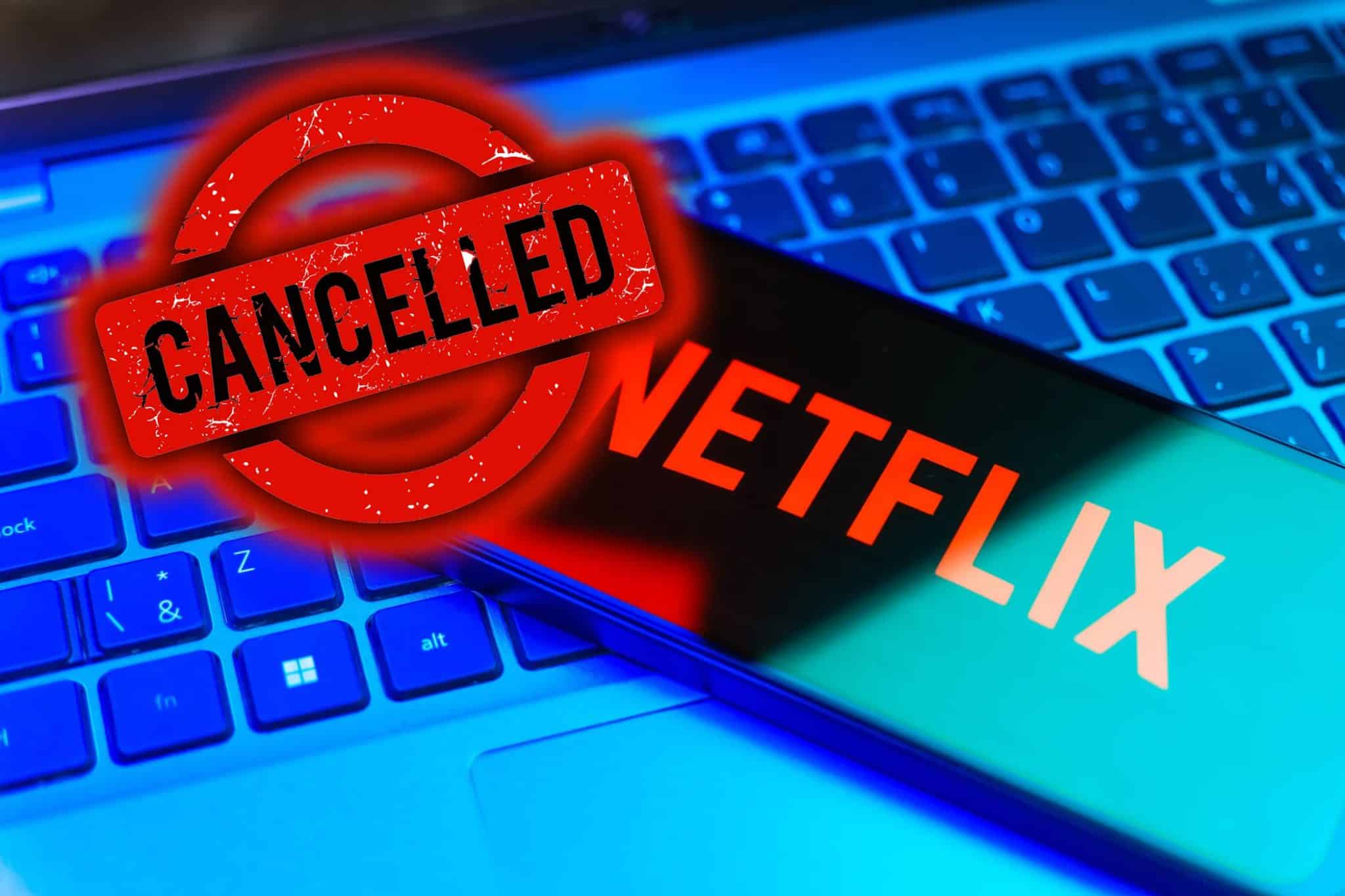 logo netflix su smartphone con cartello annullato