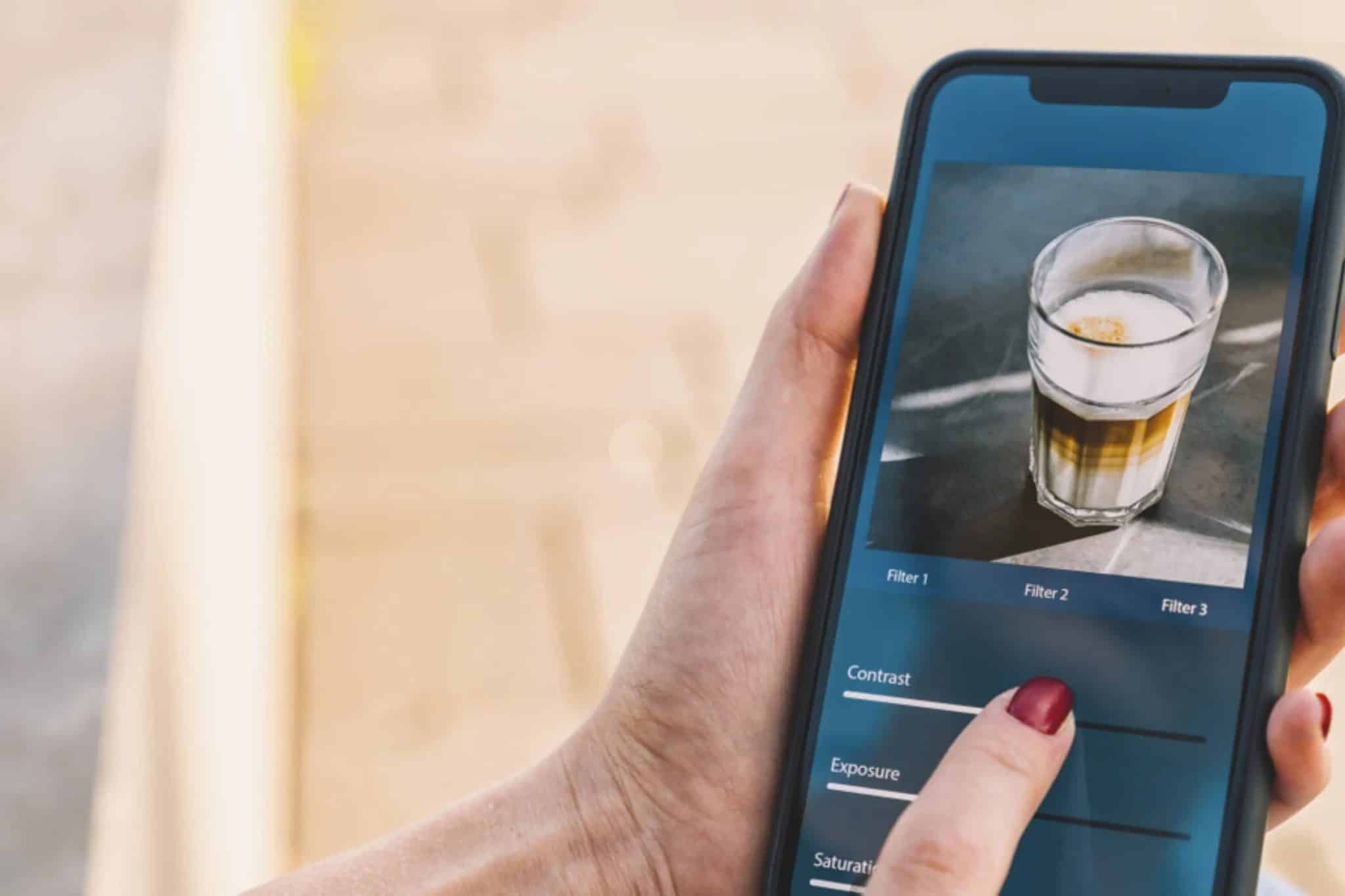 Applicazione di fotoritocco su smartphone