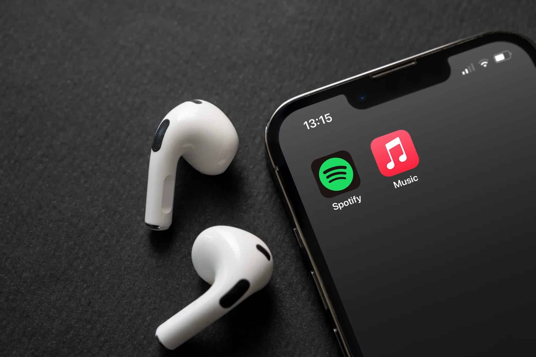 Loghi di Apple Music e Spotify sullo smartphone