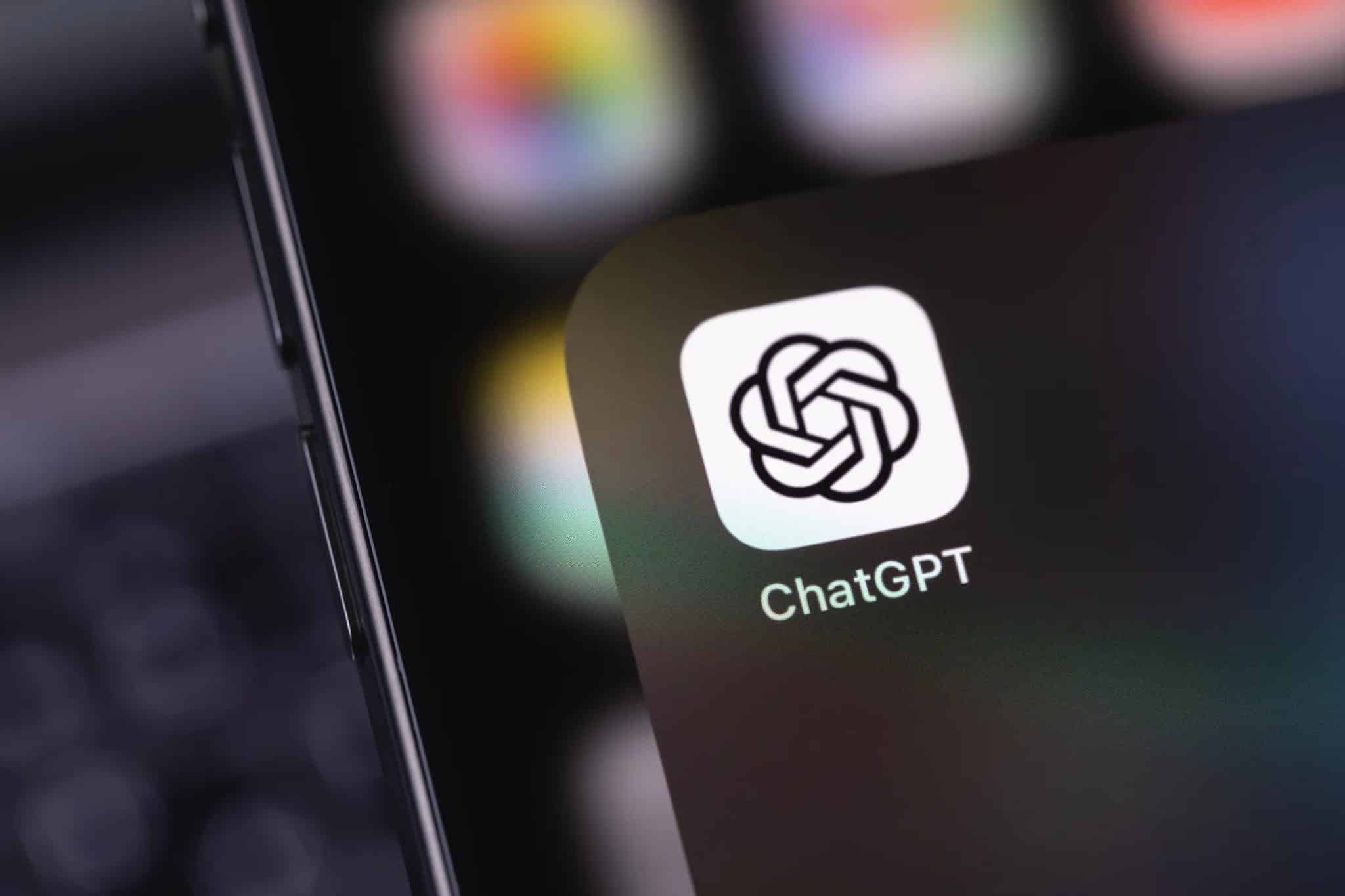 智慧型手機螢幕上的 ChatGPT 標誌