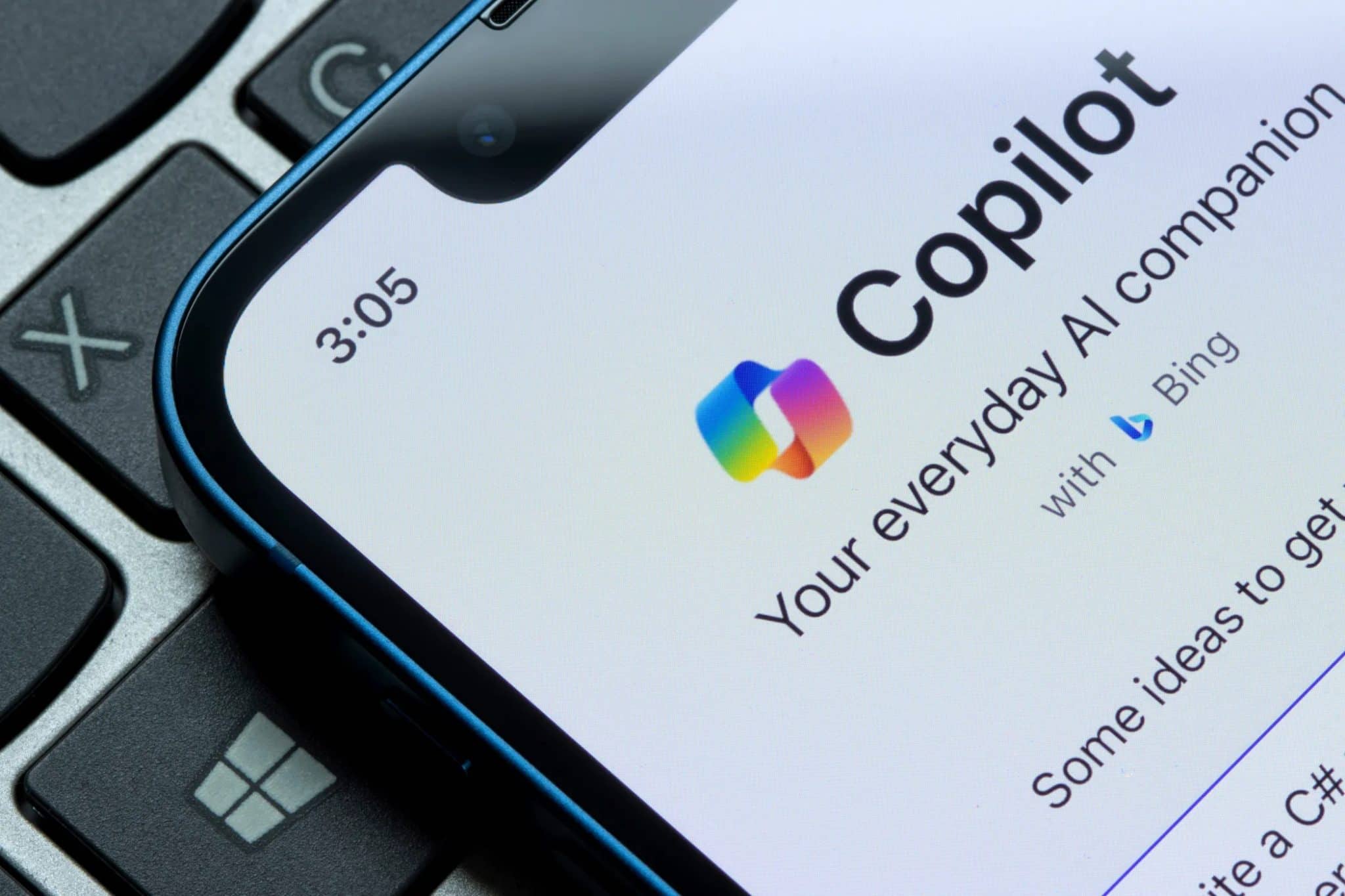 Οθόνη smartphone που δείχνει το Microsoft Copilot