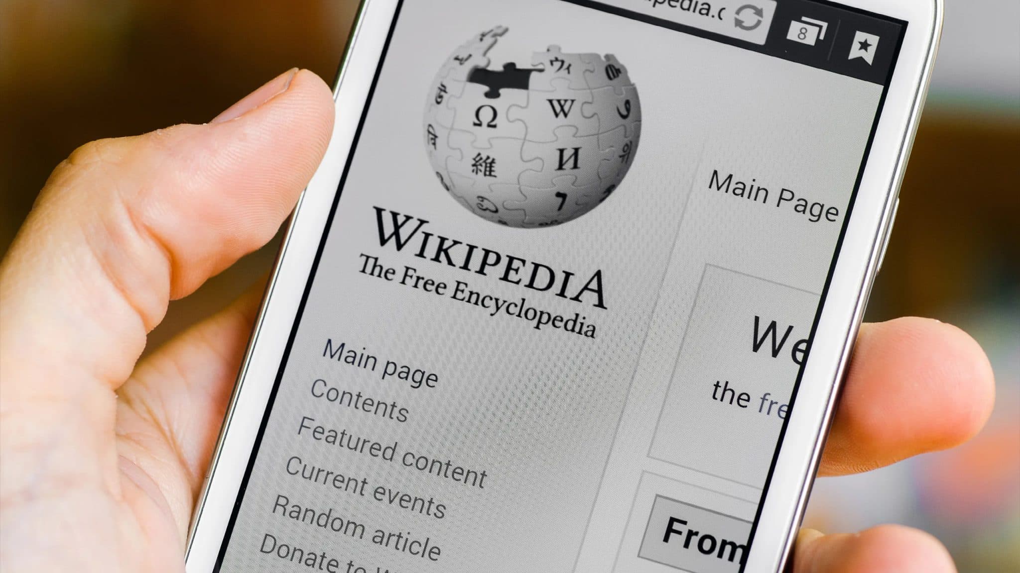 Ανοίξτε τη Wikipedia στο τηλέφωνό σας για να αναζητήσετε ένα πρόγραμμα