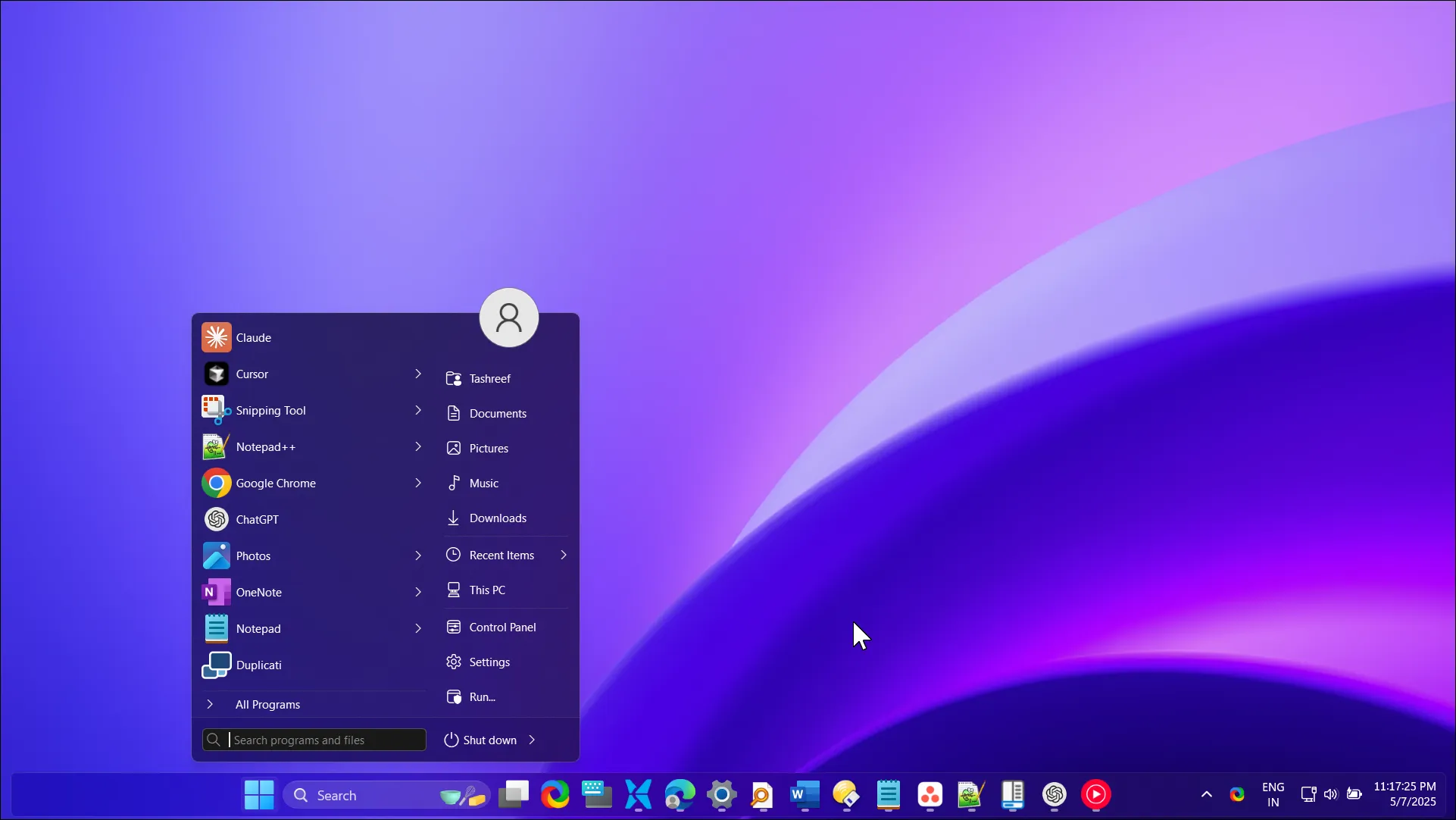 應用了 Windows 25 主題的 Windows 11 桌面