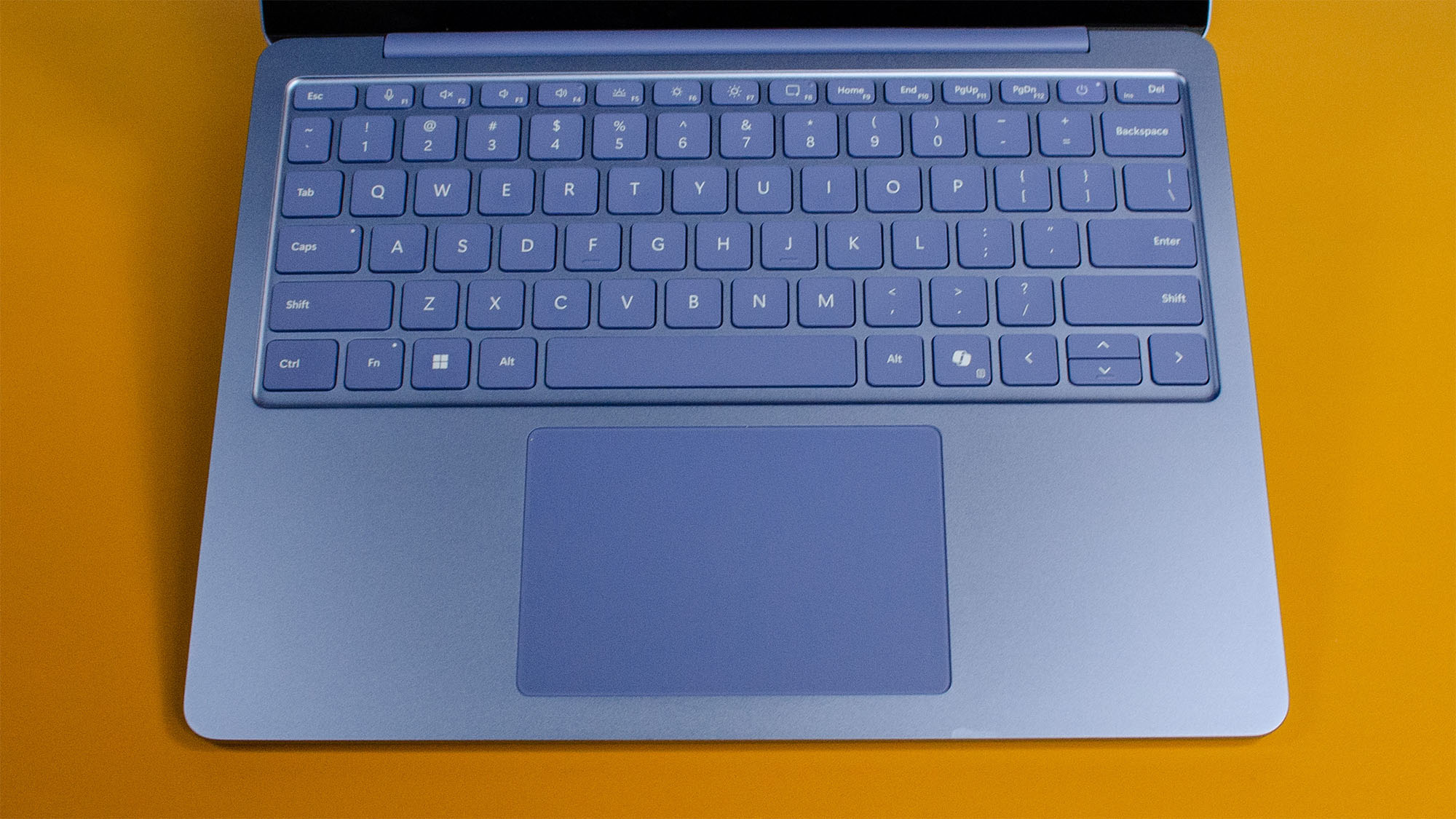 El teclado de una Microsoft Surface Laptop de 13 pulgadas
