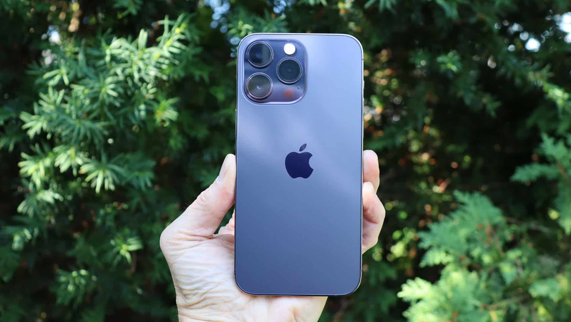 Apple iPhone 14 Pro Max con parte trasera completa