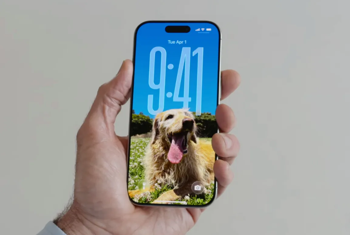 Экран блокировки iOS 16 с большими часами