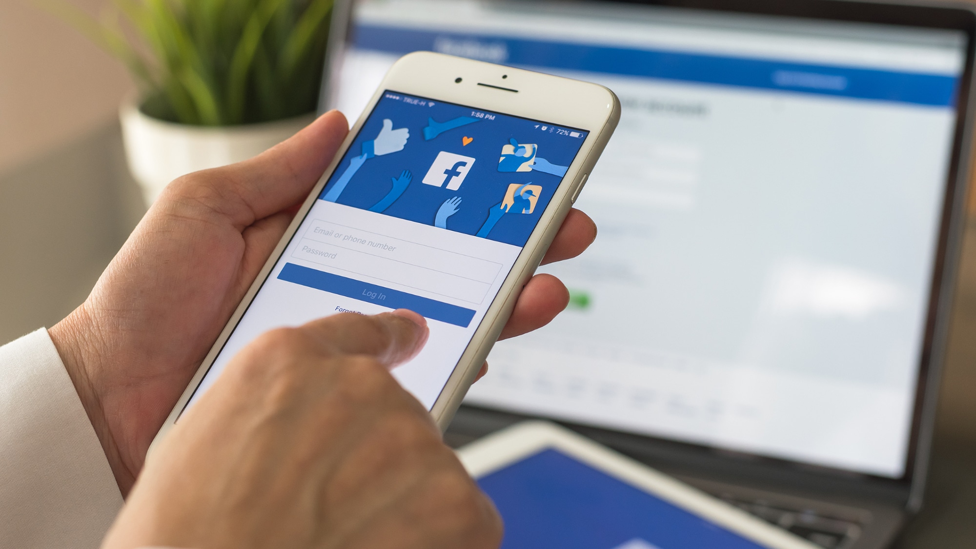 Λογότυπο εφαρμογής Facebook στη σελίδα σύνδεσης και εγγραφής