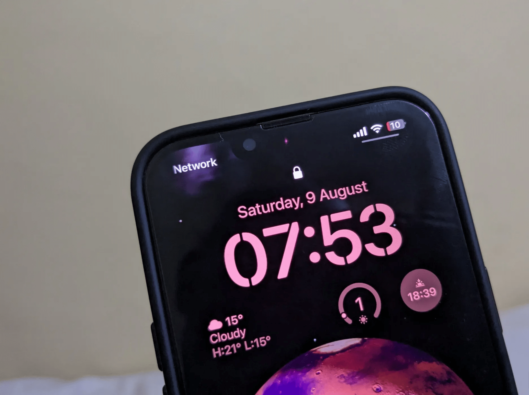 早上 iPhone 電池電量低