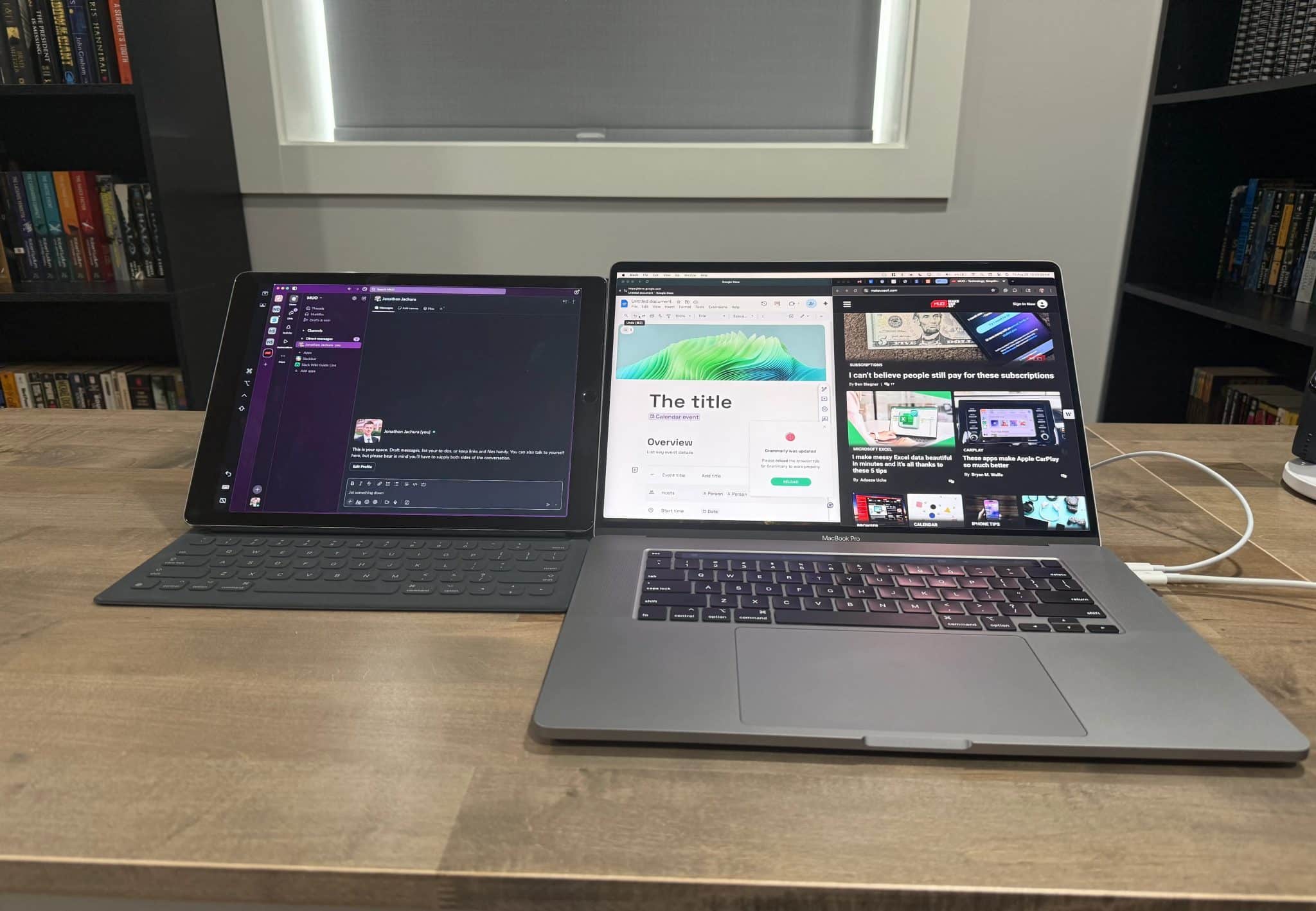 iPad Pro di prima generazione con Intel Macbook Pro utilizzato come secondo display