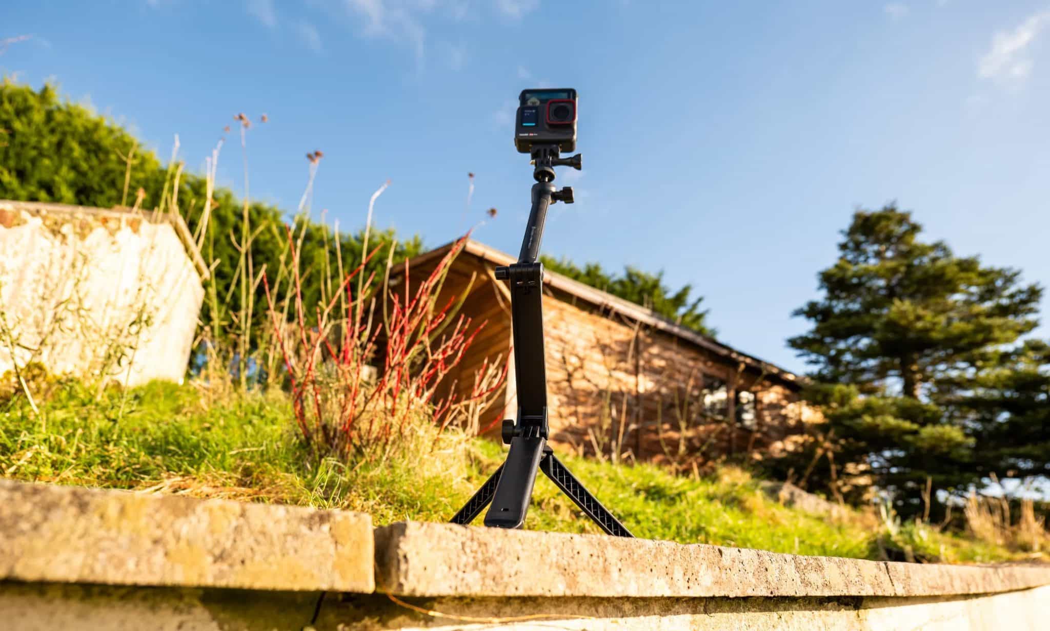insta360 ace pro - 三腳架完全伸展