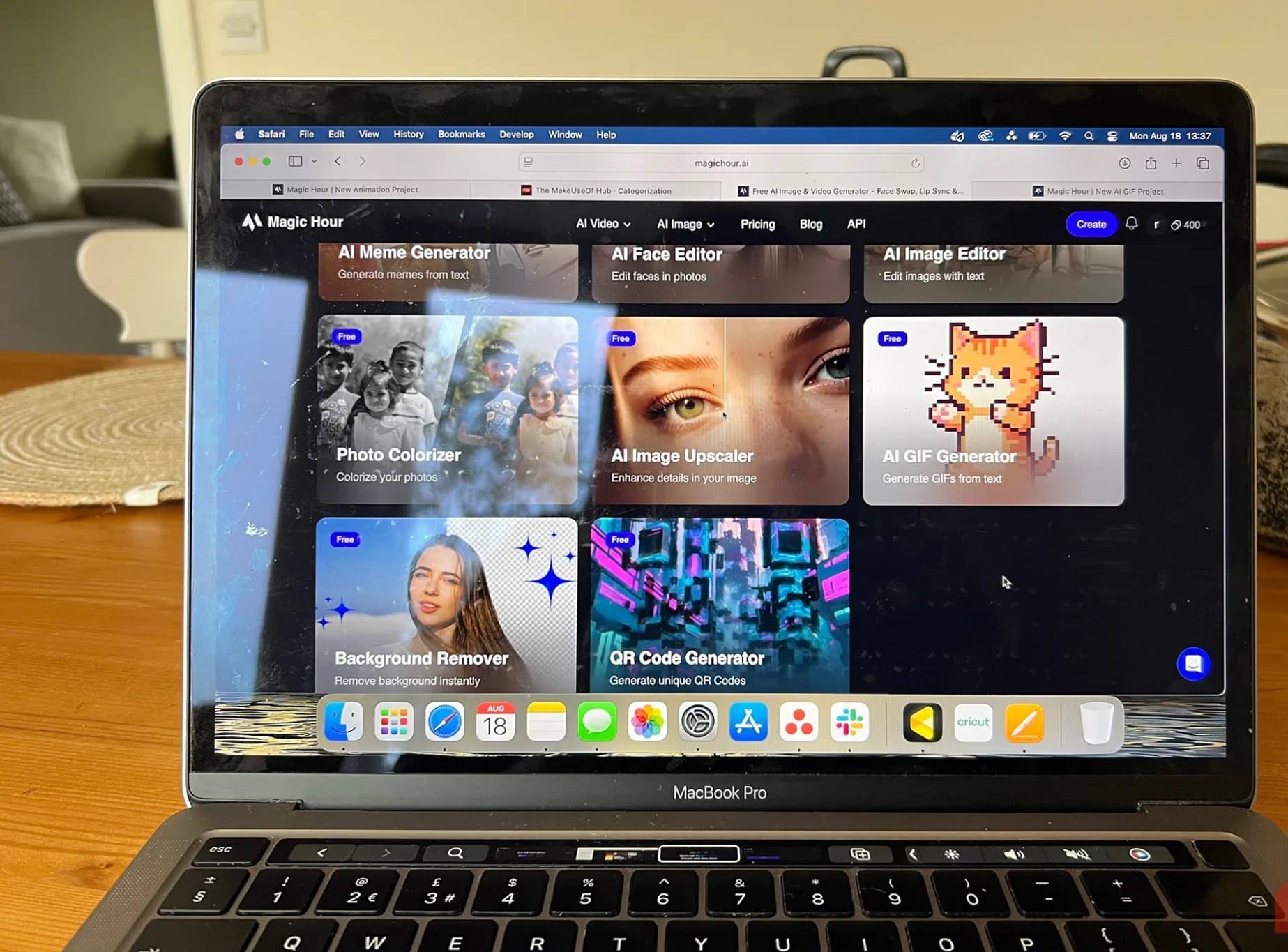 MacBook Pro 上有 AI 工具的 Magic Hour GIF 產生器