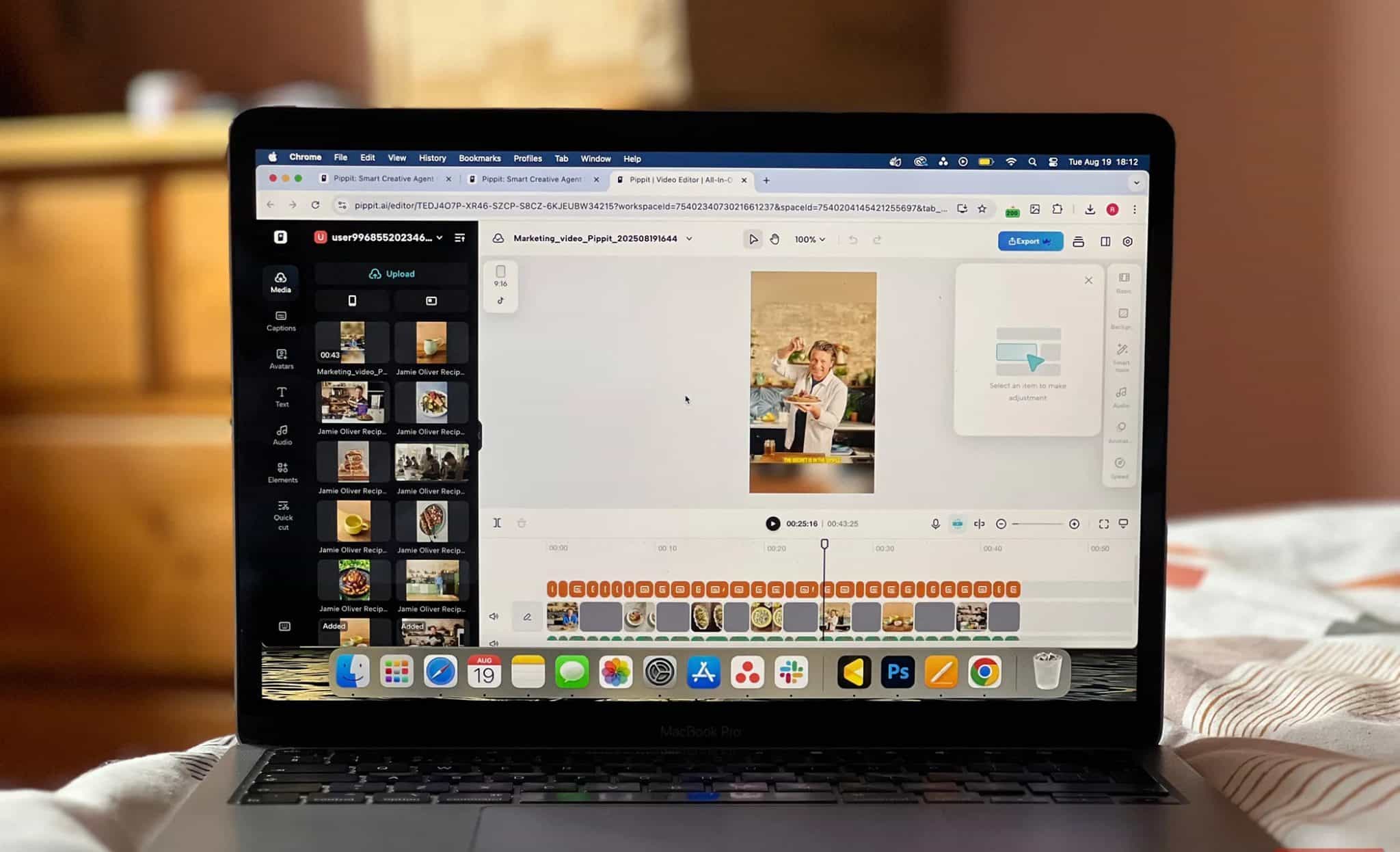 Oś czasu wideo generowana przez Pippit AI na MacBooku Pro