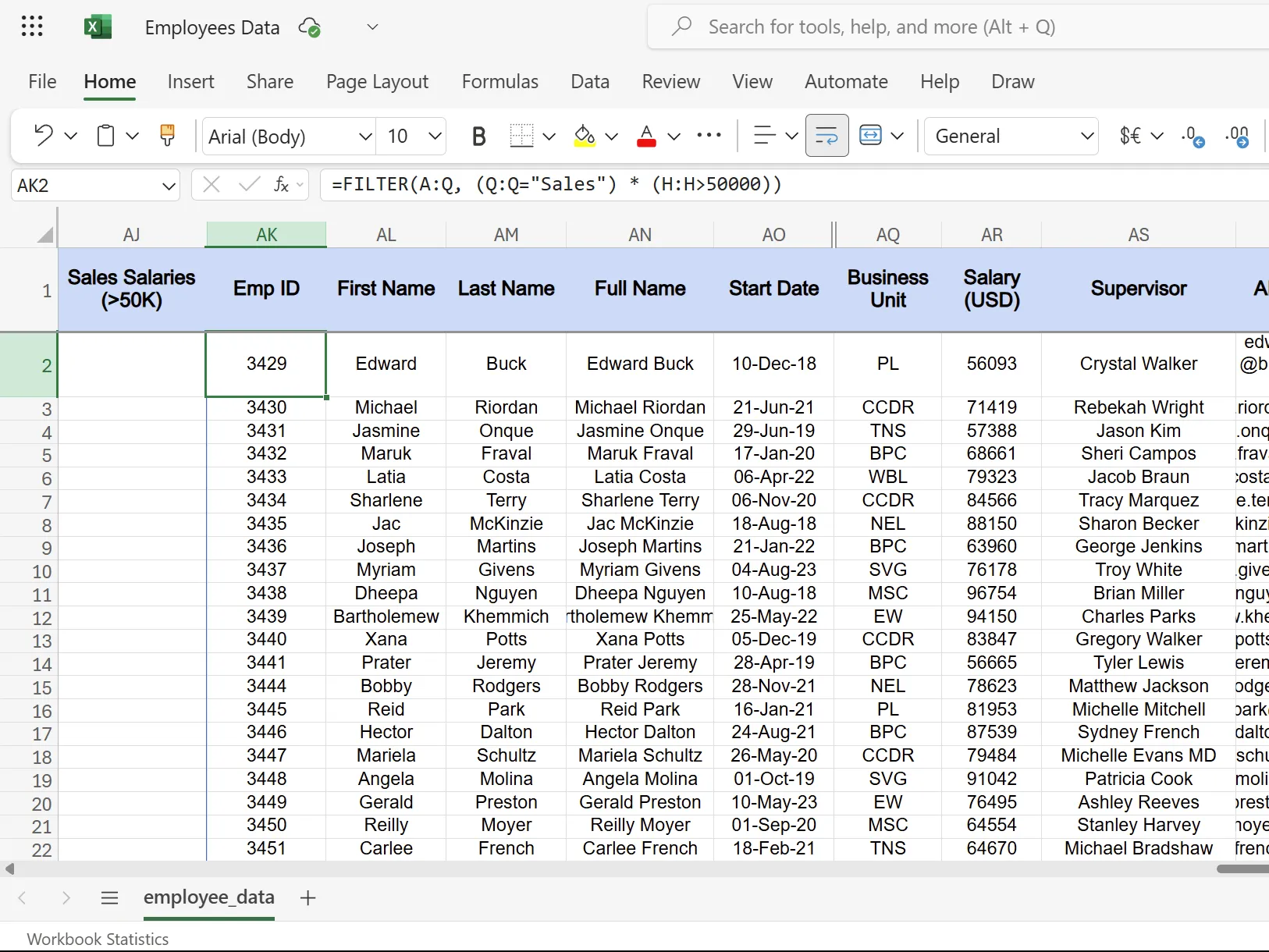 Dati del team di vendita in un foglio di calcolo Excel filtrati in base agli stipendi.