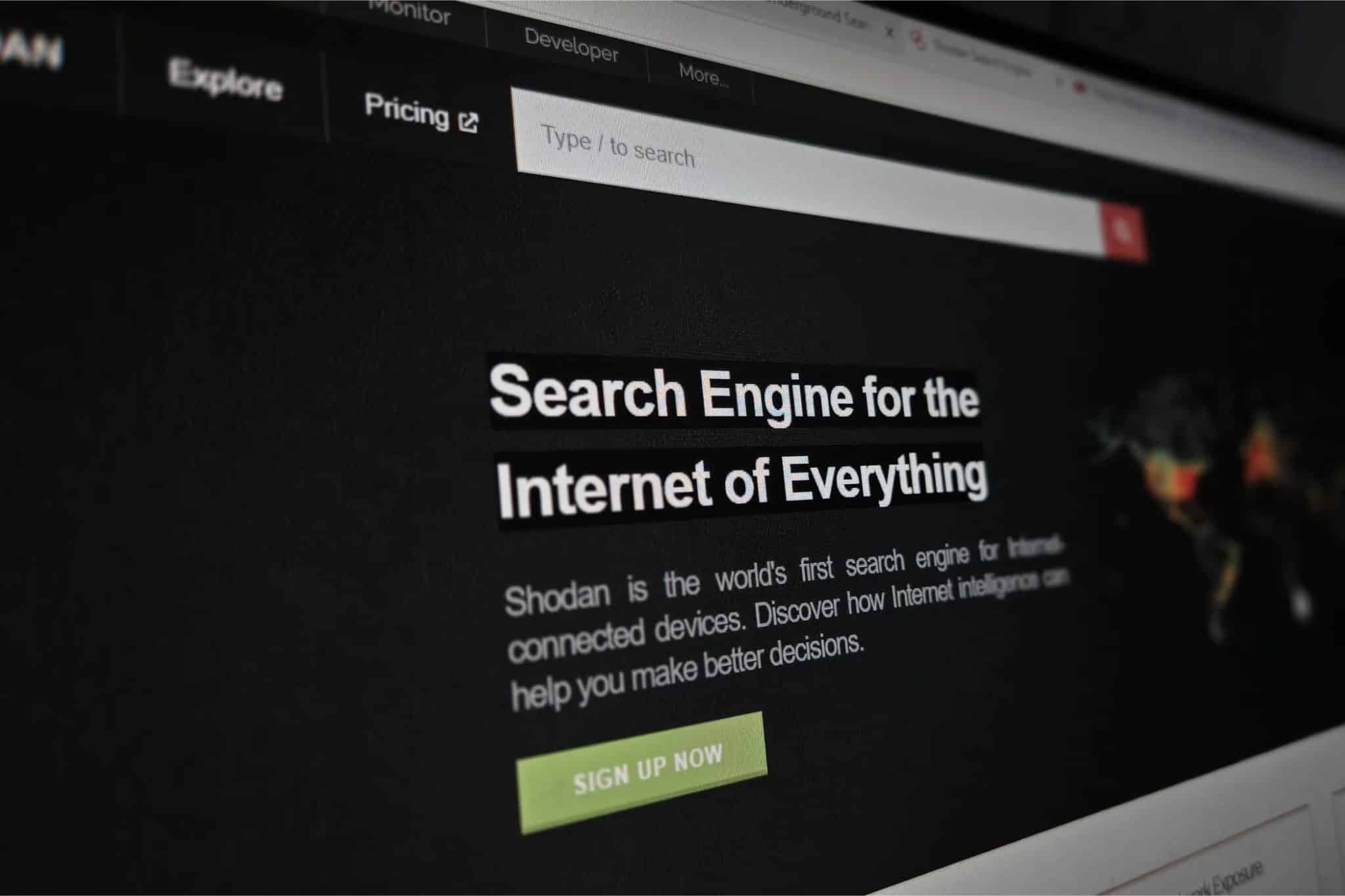 صفحة Shodan مفتوحة على شاشة